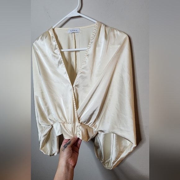 NWOT Gorgeous White Blouse - Picture 3 of 11